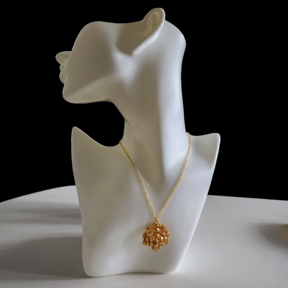 Stunning  Gold-Tone Peacock Statement Necklace – Boho Chic